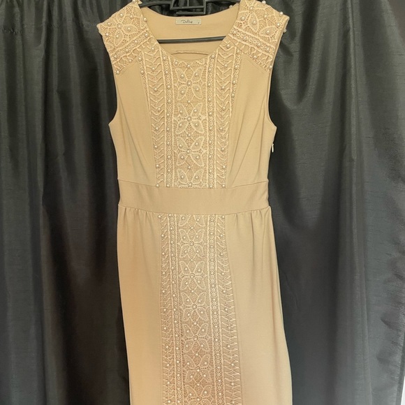 Never worn classy neutral dress with pearl detaining. Size small fits like a 6. - Picture 3 of 3
